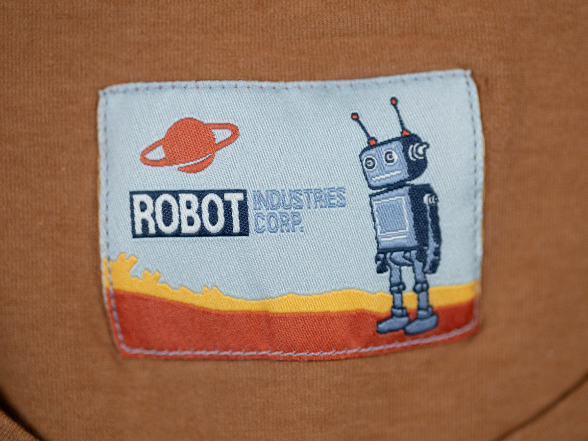 Robot Golf Bronzed tee, lifestyle view.